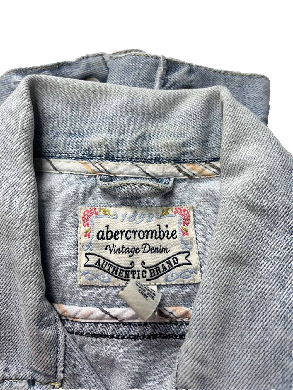 VTG Y2K Abercrombie & Fitch Womens XL Denim Jacket Light Wash Trucker Distressed - Picture 8 of 8